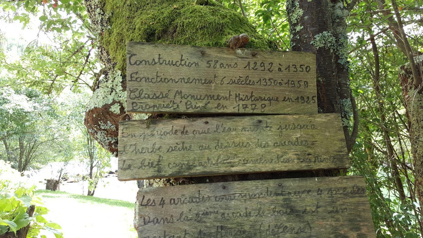 Wooden signs at Cougnaguet