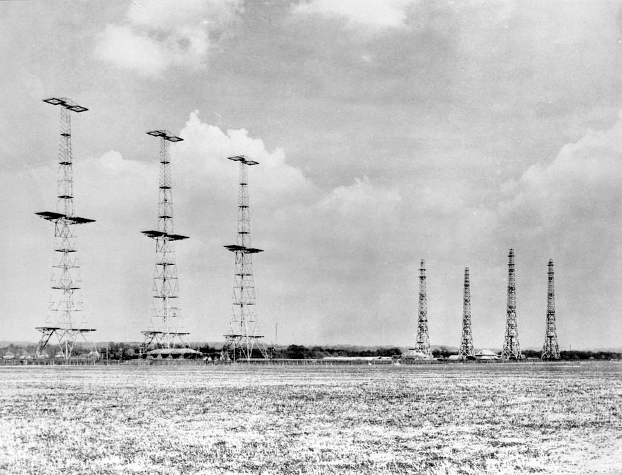 Black & white photo of a Chain Home station with four transmitter masts and four receiver masts