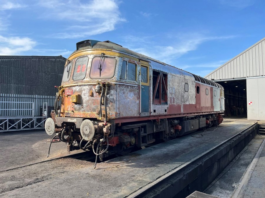 D6535 in a rusty state before restoration