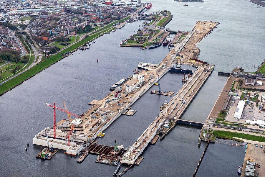 Aerial view of the new sea lock at IJmuiden under construction