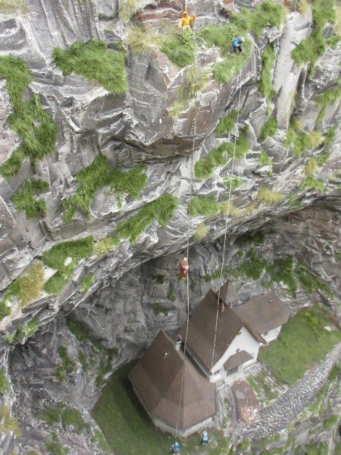 Miniatur Wunderland dangling monk