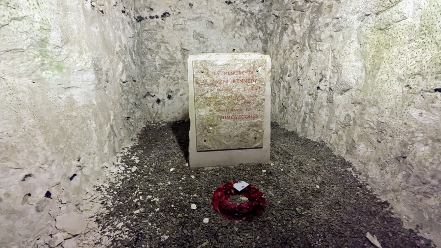 A small memorial headstone (about the size of a gravestone) in a side cavity.