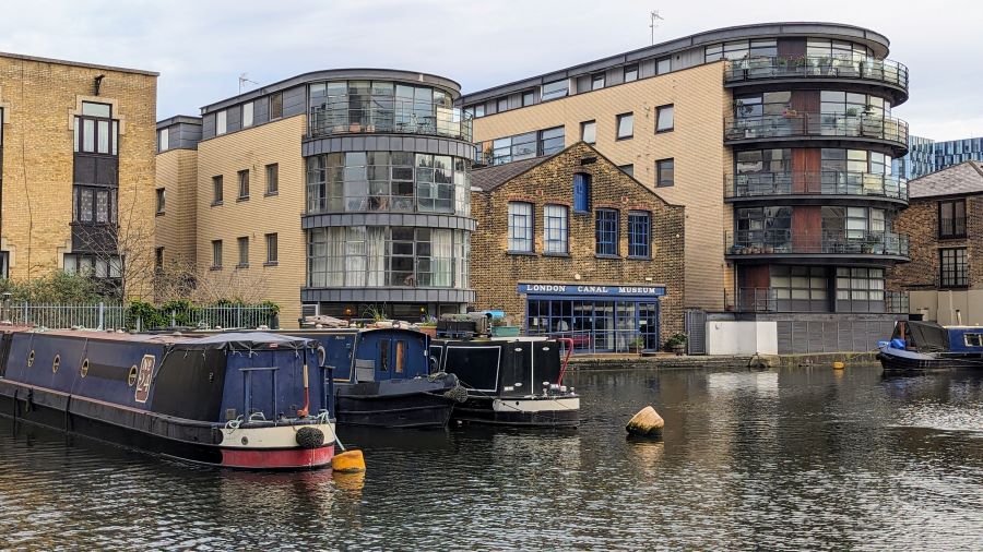 The museum, surrounded by large blocks of flats, on the side of the battlebridge basin