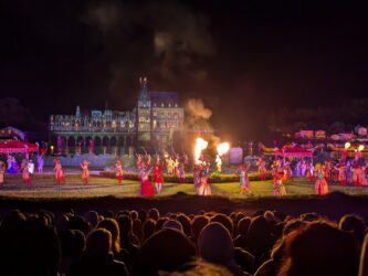 La Cinéscénie cast in front of the Chateau Puy de Fou