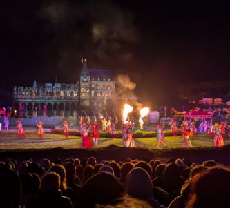 La Cinéscénie cast in front of the Chateau Puy de Fou