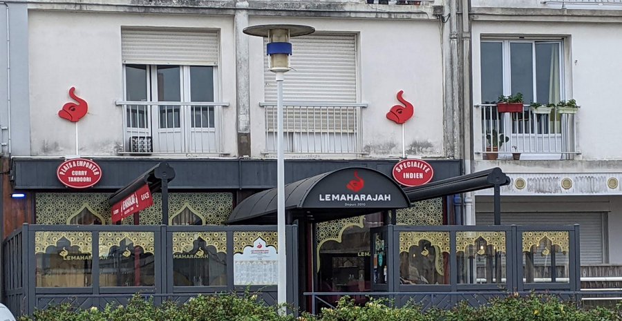 Restaurant with a terrace garden