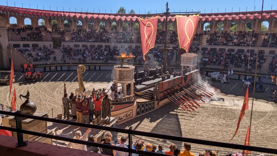 The amphitheatre centre piece transforms into a large warship and turns through 90 degrees