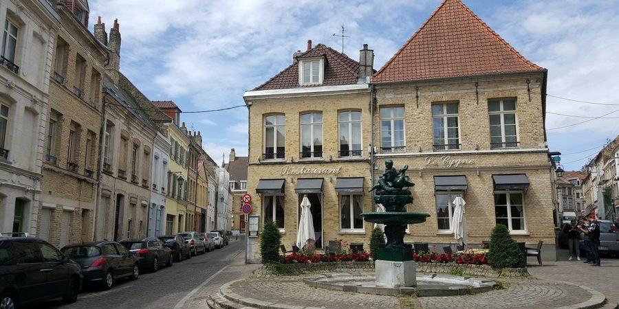 Pretty restaurant building in a small square with a fountain