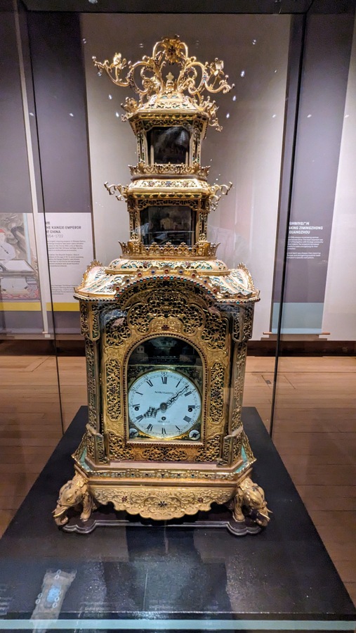 A clock in a gilded zimingzhong tower