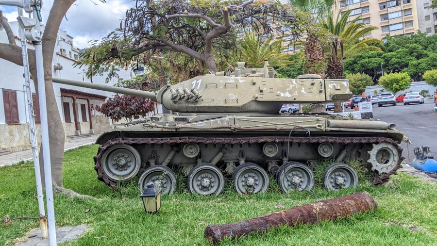 A small, slightly rusting, M41 tank on the grass