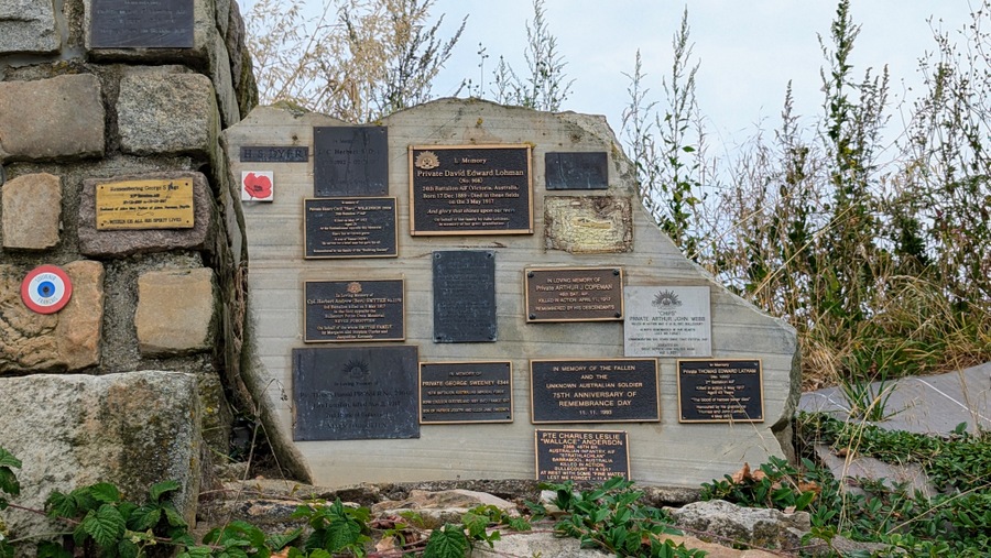 Larger plaques on the memorial