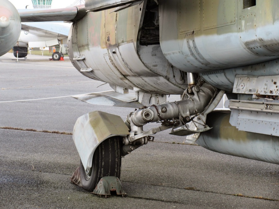 Close up of the Mig 23 undercarriage