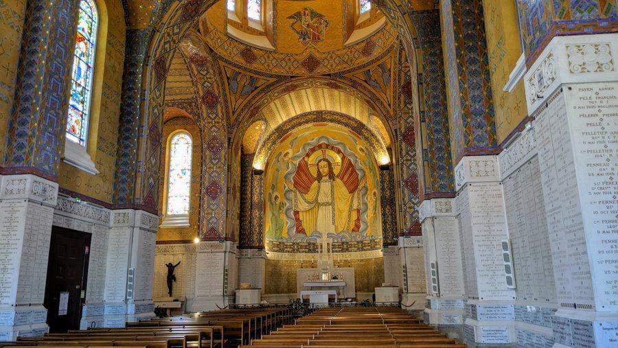 Richly decorated, mostly in gold leaf, interior of the basilica