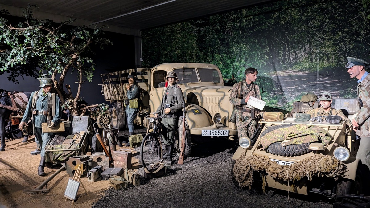 A diorama with German troops and vehicles
