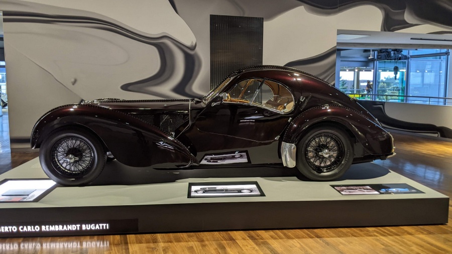 Hollywood-glamorous Bugatti. Cruella de Ville might have driven this!