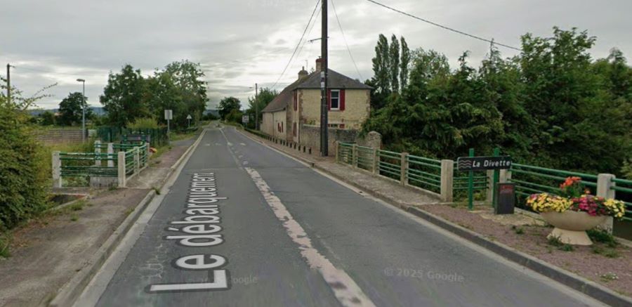 Google Maps view of the road across the Divette stream at Varaville